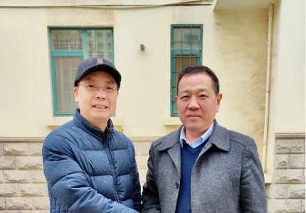 春節(jié)前夕，公司董事長到山東理工大學(xué)看望公司科技副總李德剛教授